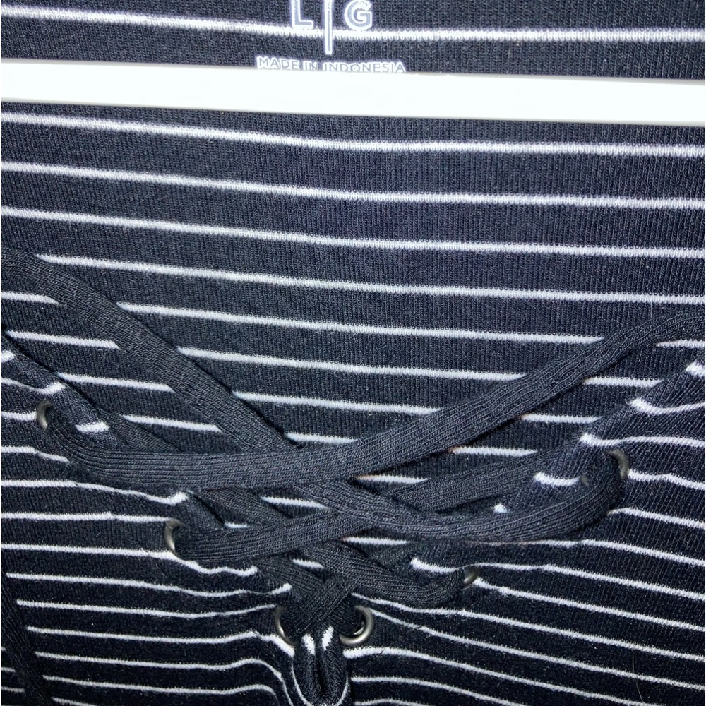 Old navy cute tie front shirt. In perfect condition. Non smoking no bug home
